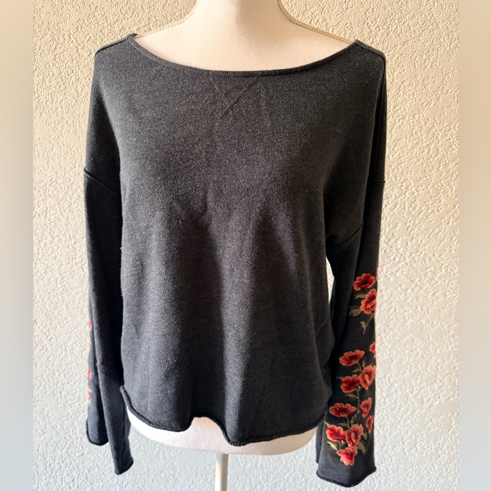 AMERICAN EAGLE OUTFITTERS Floral Embroidered Bell Long Sleeve Sweater Sz Medium - Picture 12 of 13